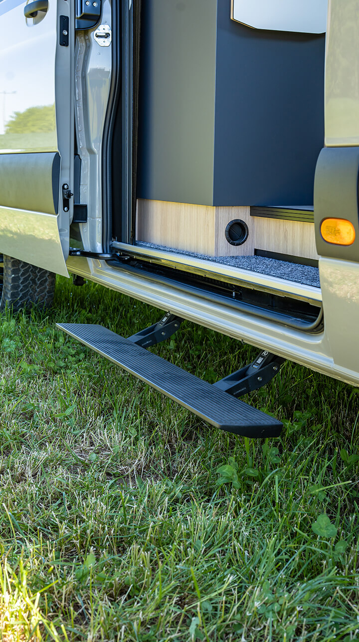 Yucon K-peak Campervan – optional, “invisible” step Yucon K-peak Campervan – Optional, “Invisible” Step
