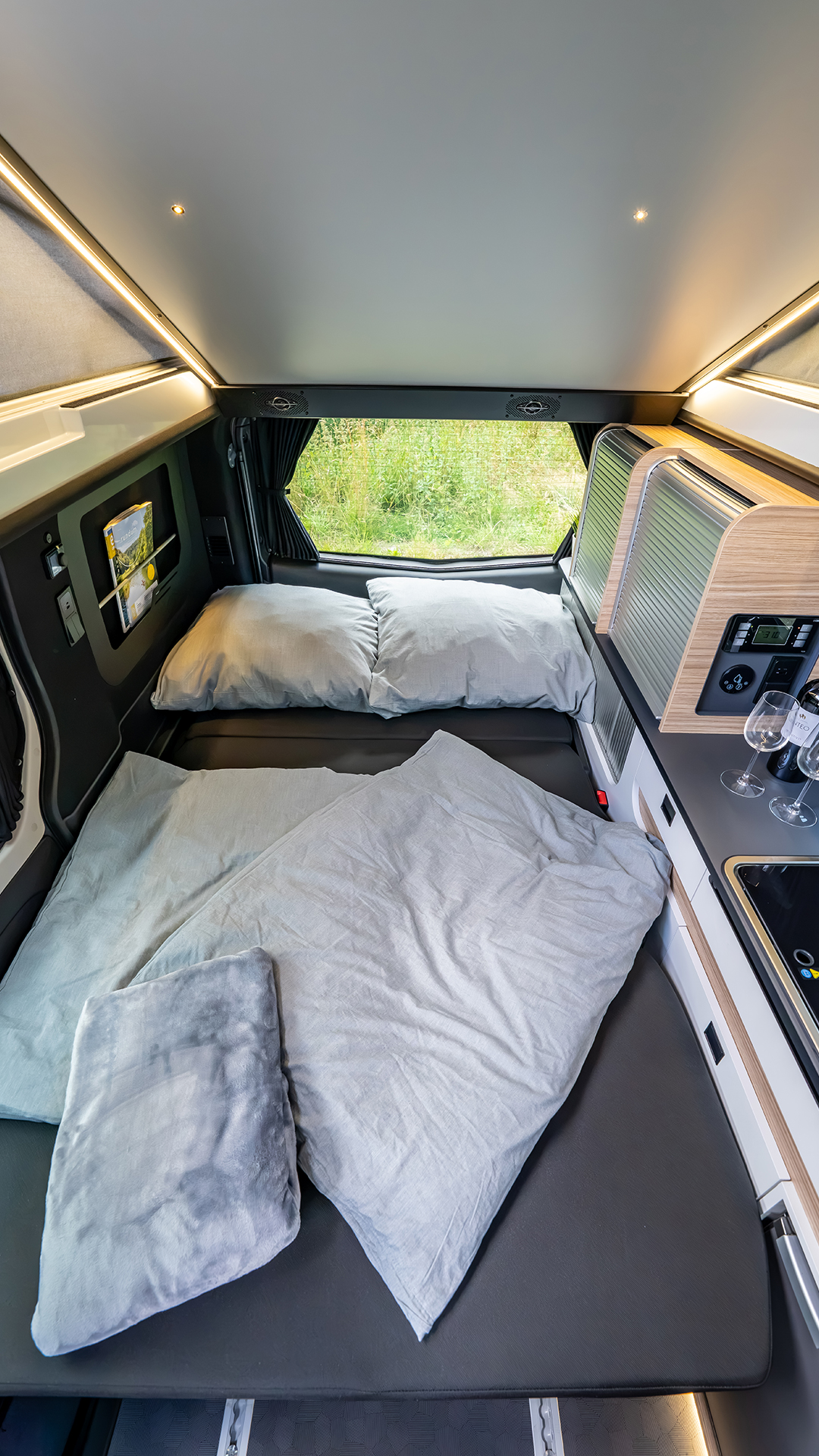 Yucon 51 Campervan – Bett Yucon 51 Campervan – Bett