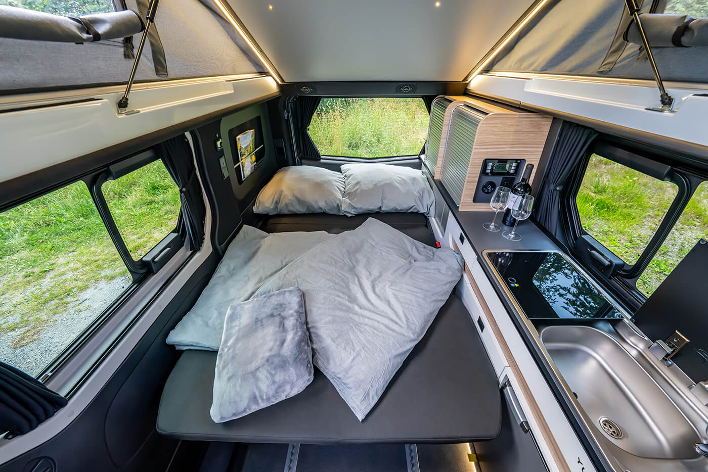 Yucon 51 Campervan – Bett Yucon 51 Campervan – Bett